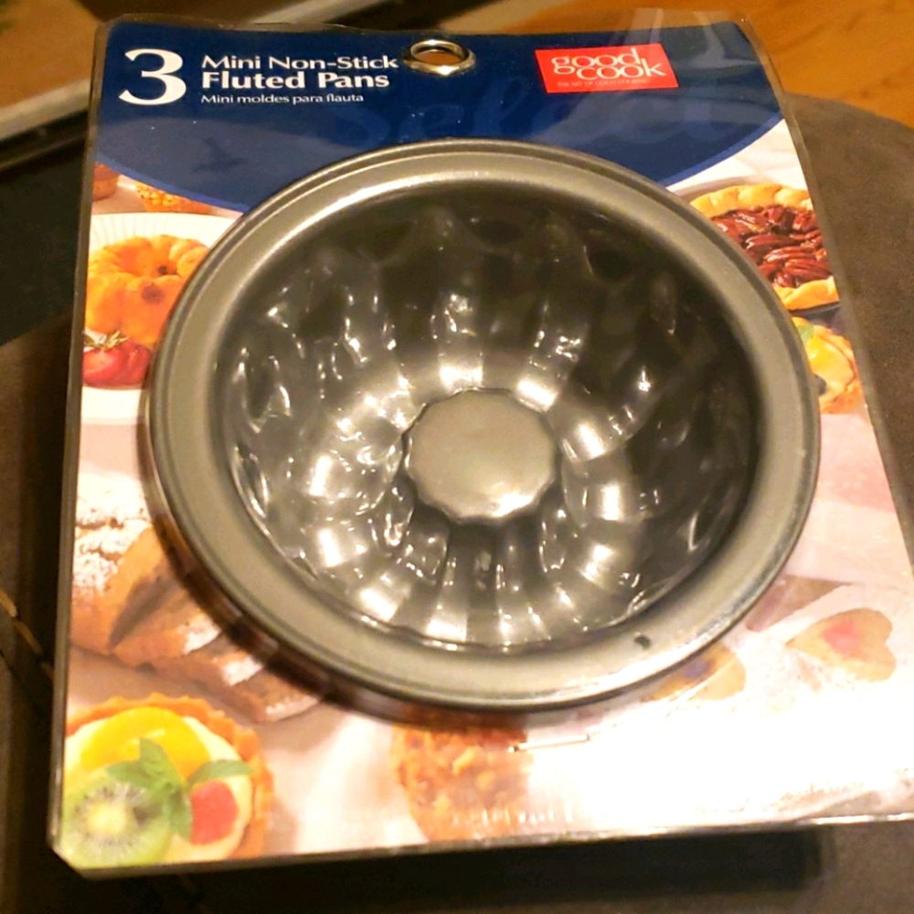 3 Non-Stick Fluted Mini Pans New!
